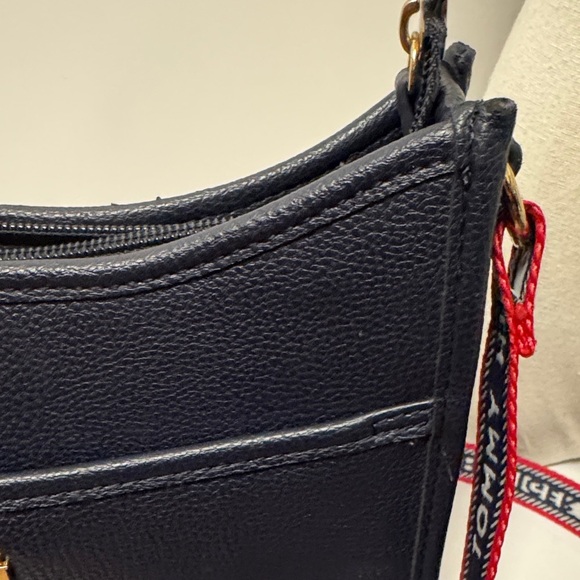 Tommy Hilfiger Navy Blue Monogram Crossbody Bag 45” Total Strap Length - Picture 3 of 16